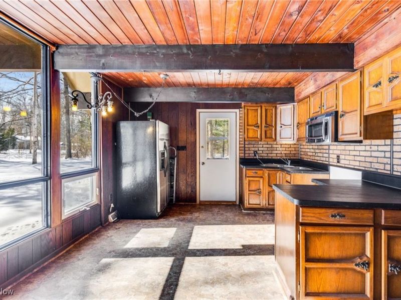 4544 Lakeview Road, West Farmington, OH 44491 Photo 2