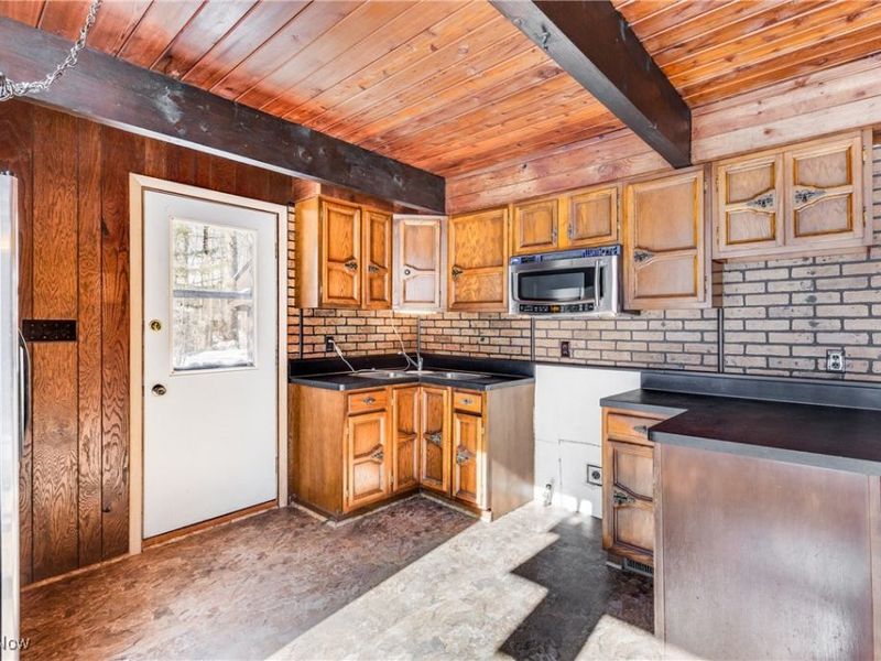 4544 Lakeview Road, West Farmington, OH 44491 Photo 3