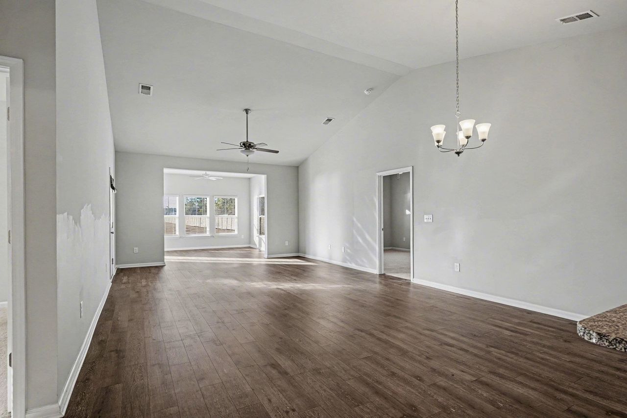 863 Spindel Dr. Photo 3