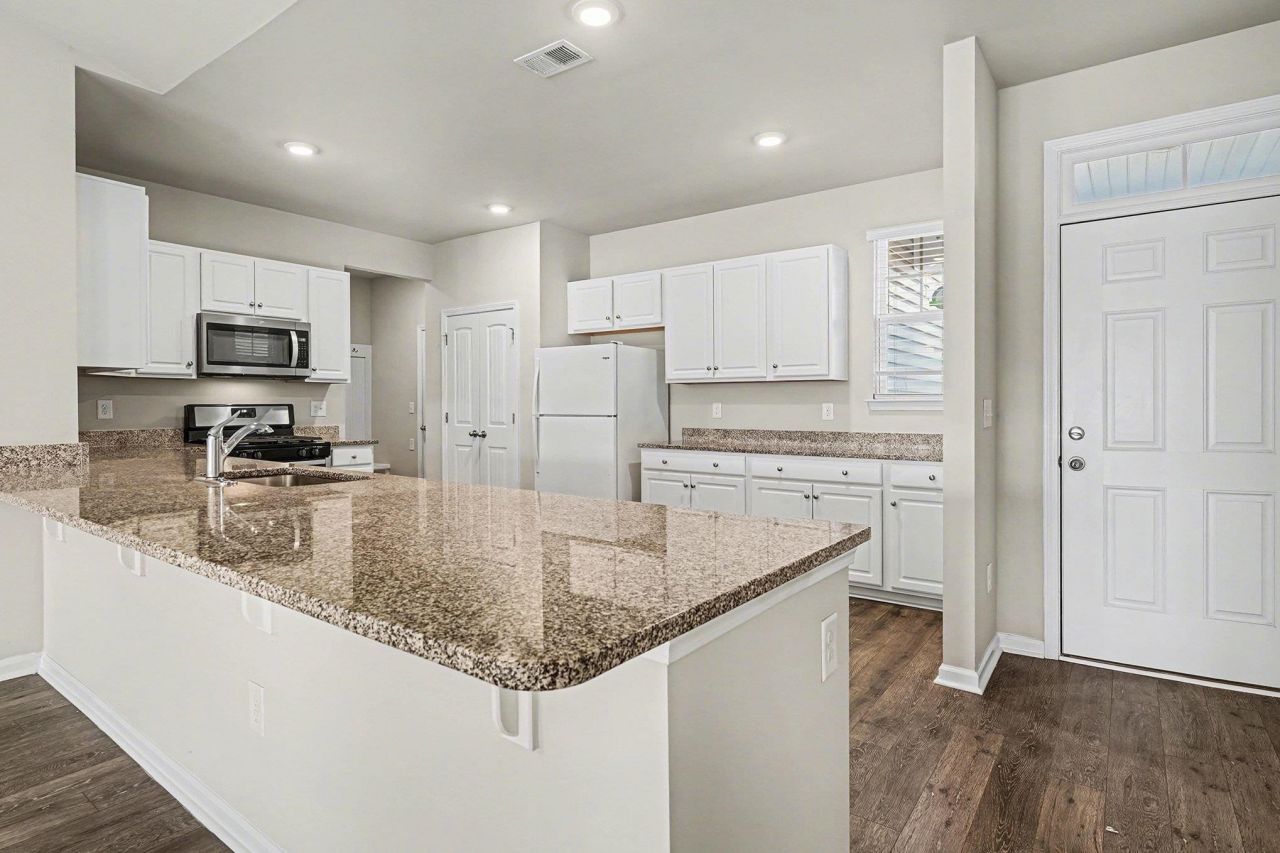 863 Spindel Dr. Photo 4