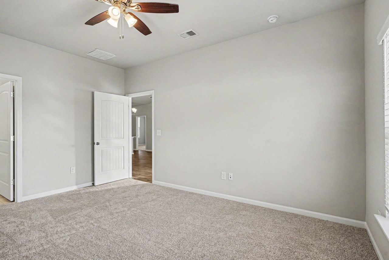 863 Spindel Dr. Photo 7