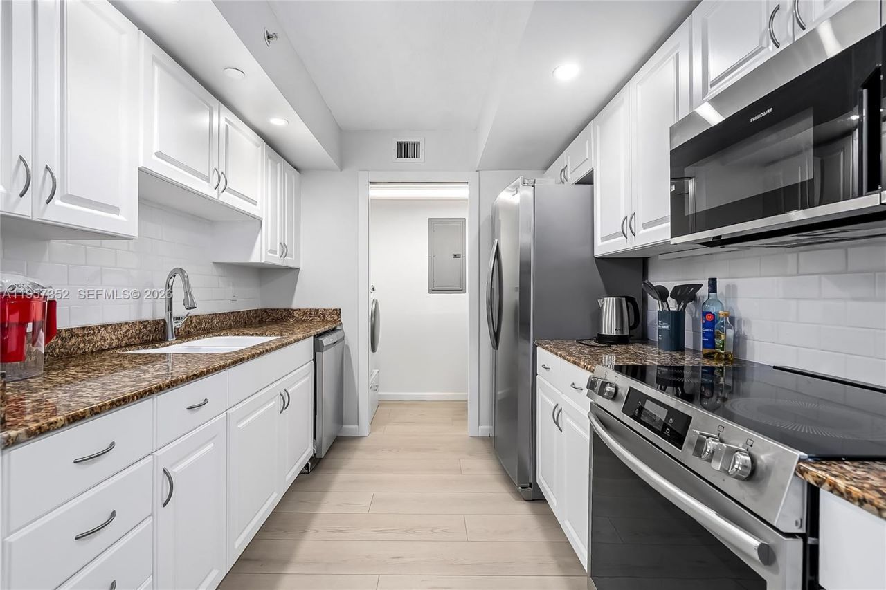 6917 Collins Ave , Unit 1106, Miami Beach, FL 33141 Photo