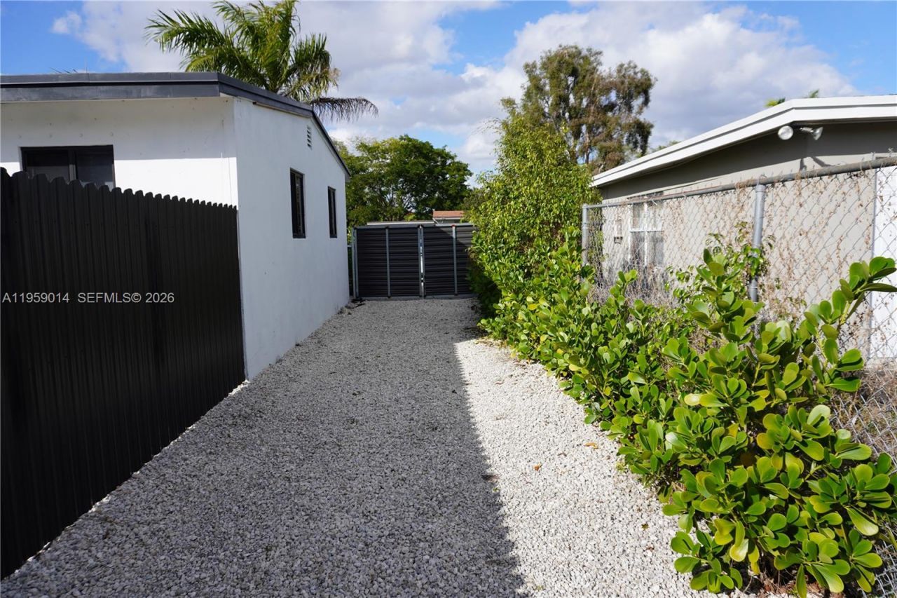 1106 NW 11th Ct , Unit 2, Fort Lauderdale, FL 33311 Photo