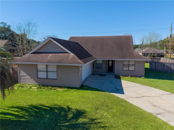 300 LIONEL Court, Abita Springs, LA 70420