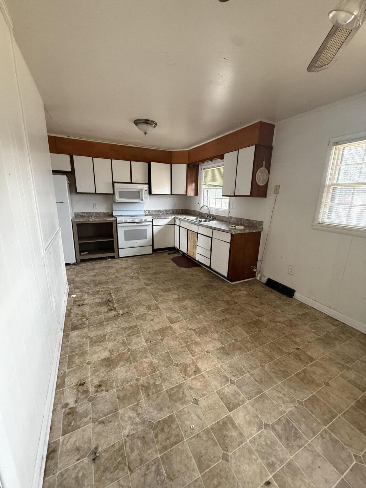 3325 Stonehaven Drive Photo 3