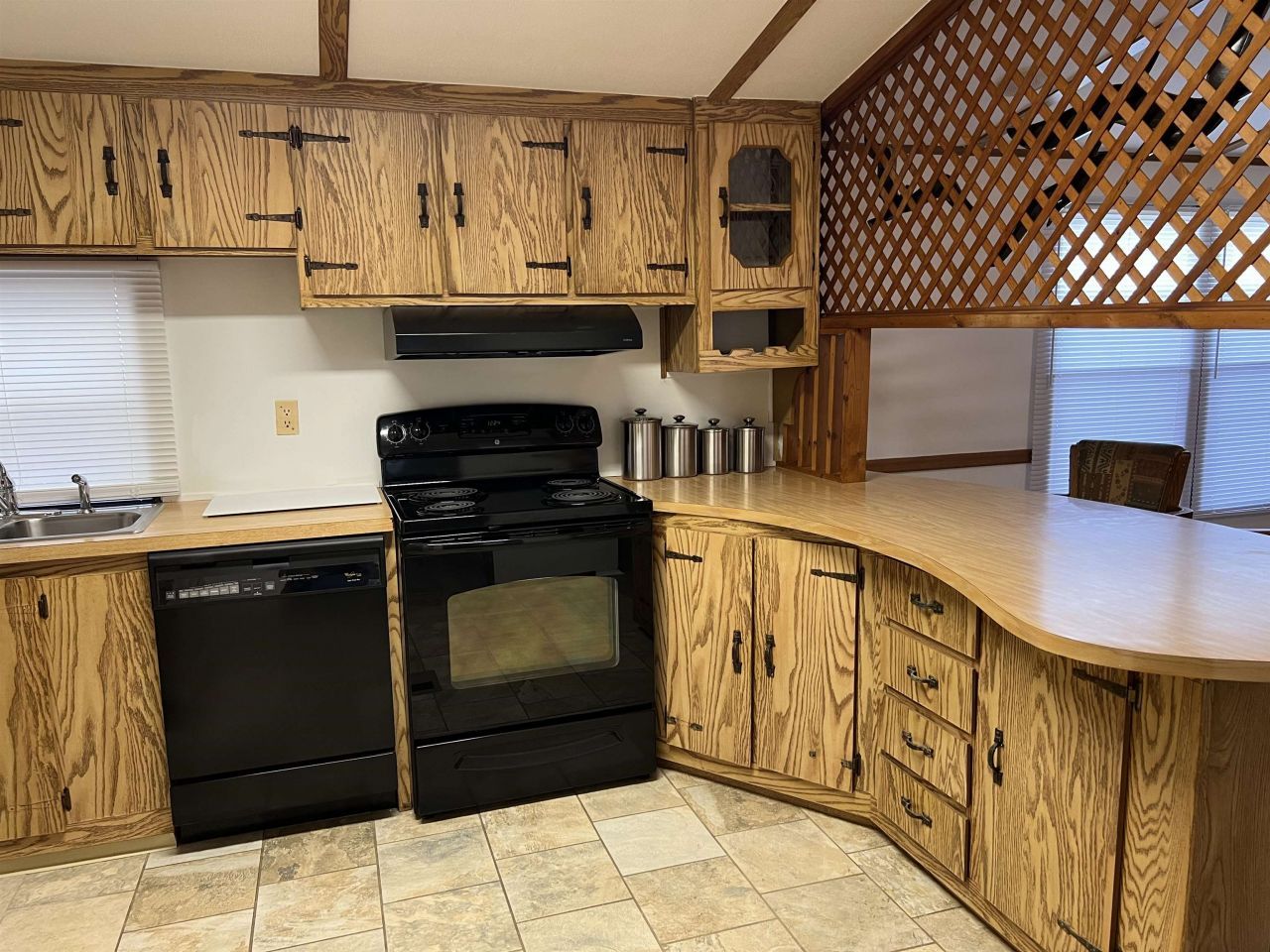 112 Village Ct. Photo 10