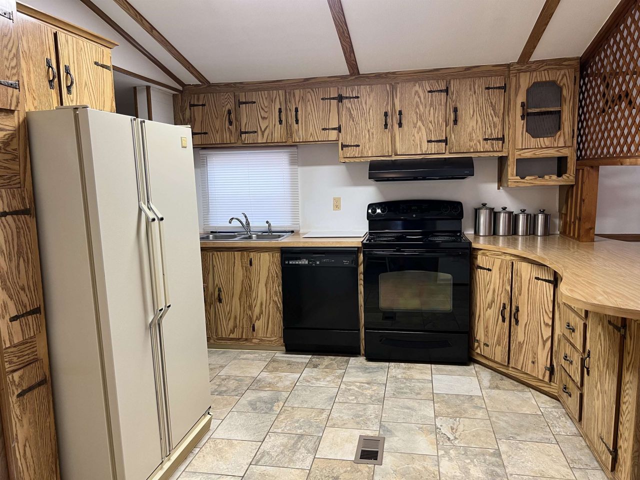 112 Village Ct. Photo 16