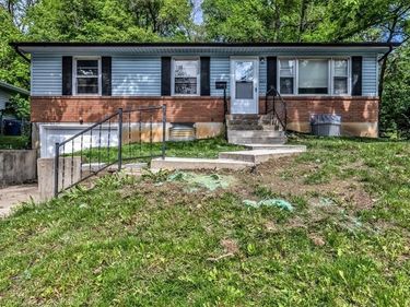 425 Maple Street, Liberty, MO 64068