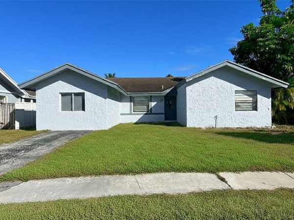 8205 SW 12th Place, North Lauderdale, FL 33068