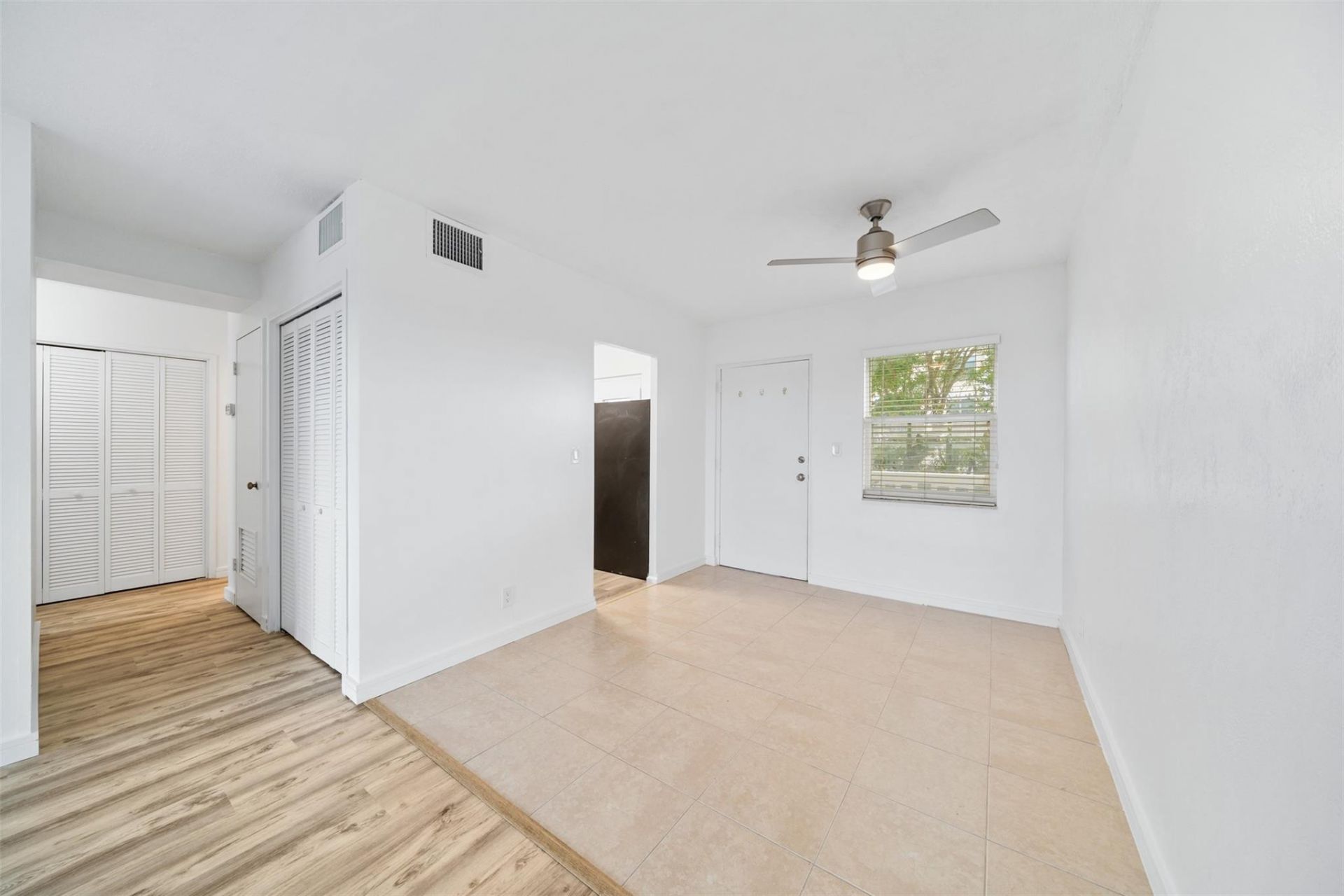 2555 NE 11th Street, Unit 606, Fort Lauderdale, FL 33304 Photo