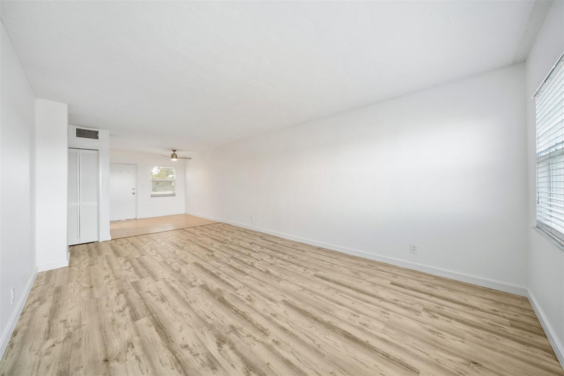 2555 NE 11th Street, Unit 606, Fort Lauderdale, FL 33304 Photo