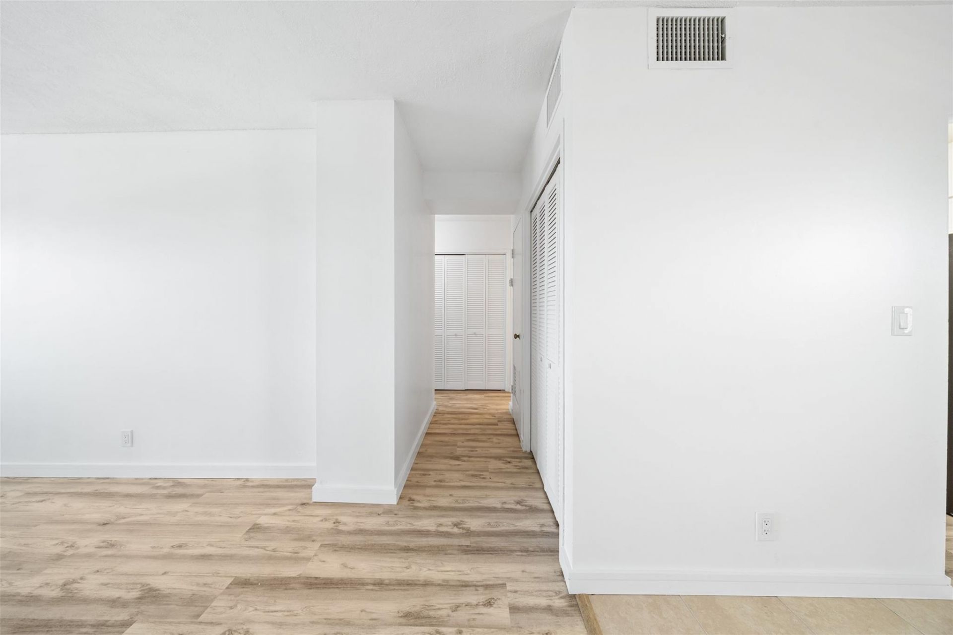 2555 NE 11th Street, Unit 606, Fort Lauderdale, FL 33304 Photo