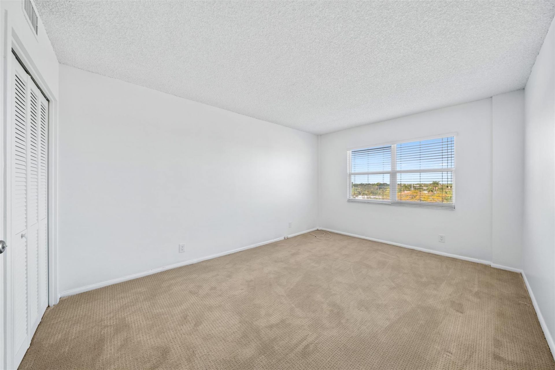 2555 NE 11th Street, Unit 606, Fort Lauderdale, FL 33304 Photo