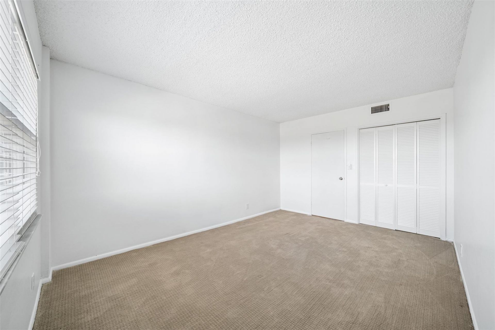 2555 NE 11th Street, Unit 606, Fort Lauderdale, FL 33304 Photo