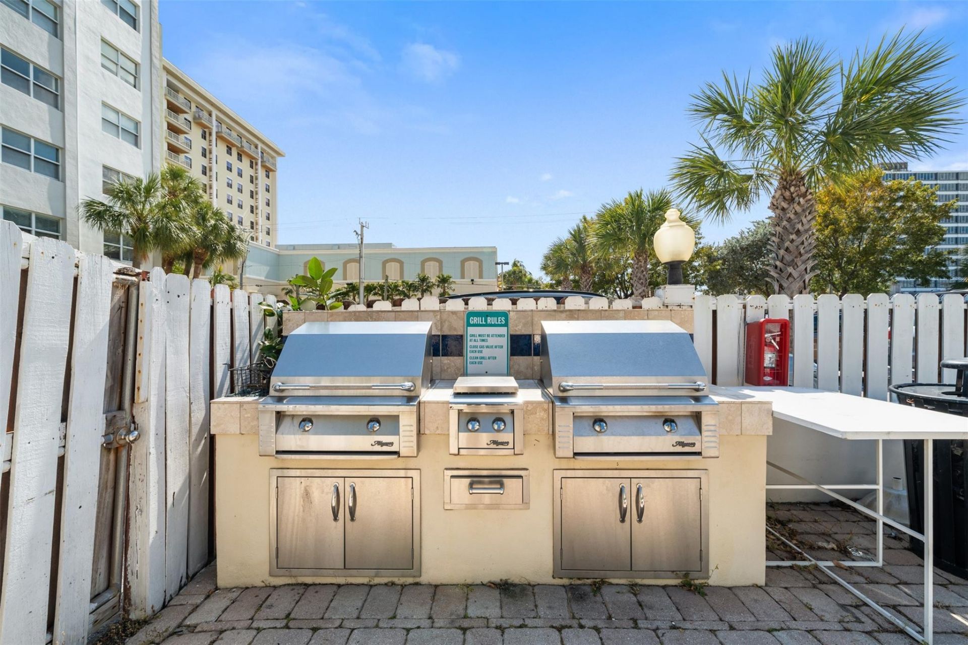 2555 NE 11th Street, Unit 606, Fort Lauderdale, FL 33304 Photo