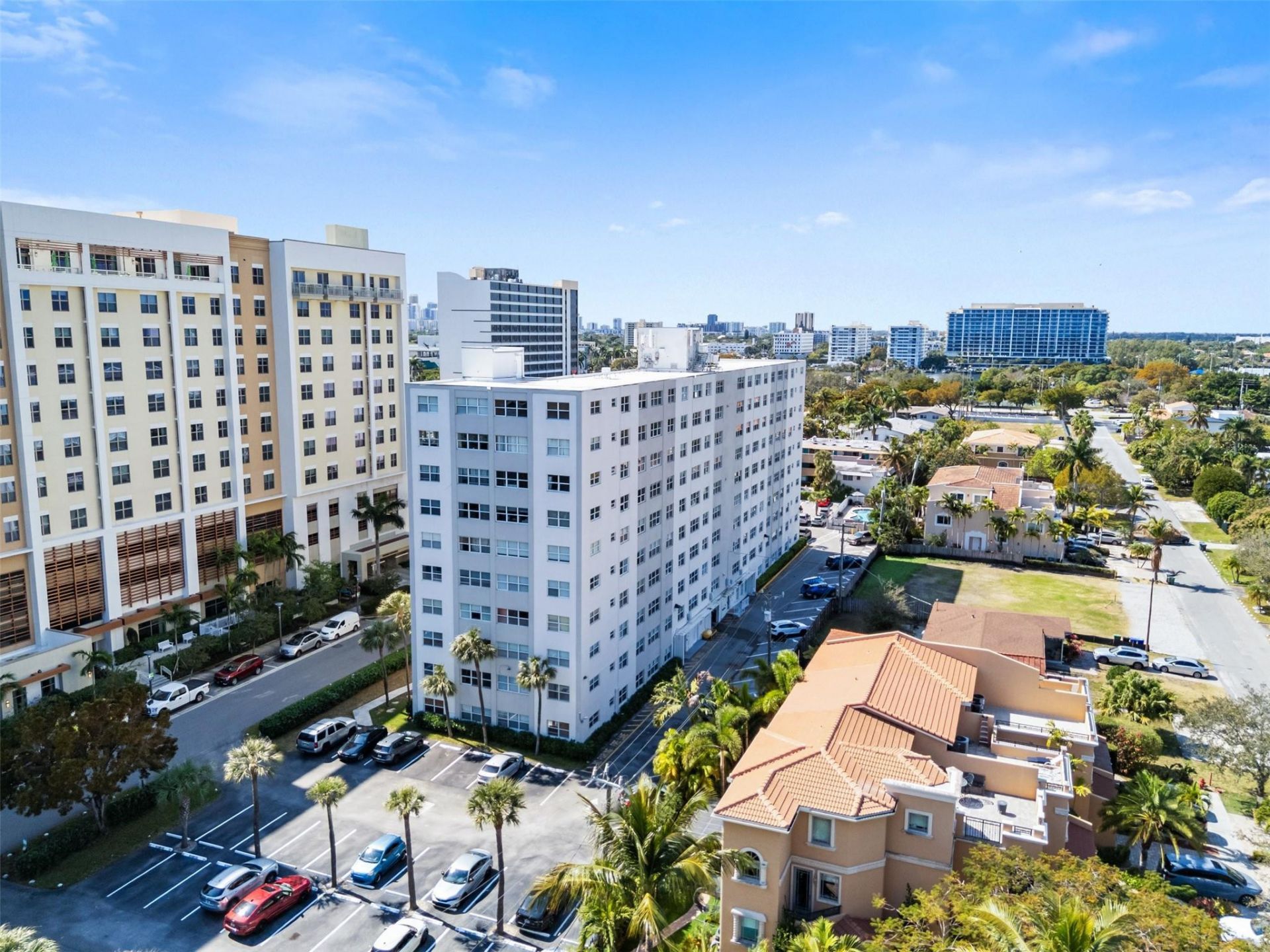 2555 NE 11th Street, Unit 606, Fort Lauderdale, FL 33304 Photo