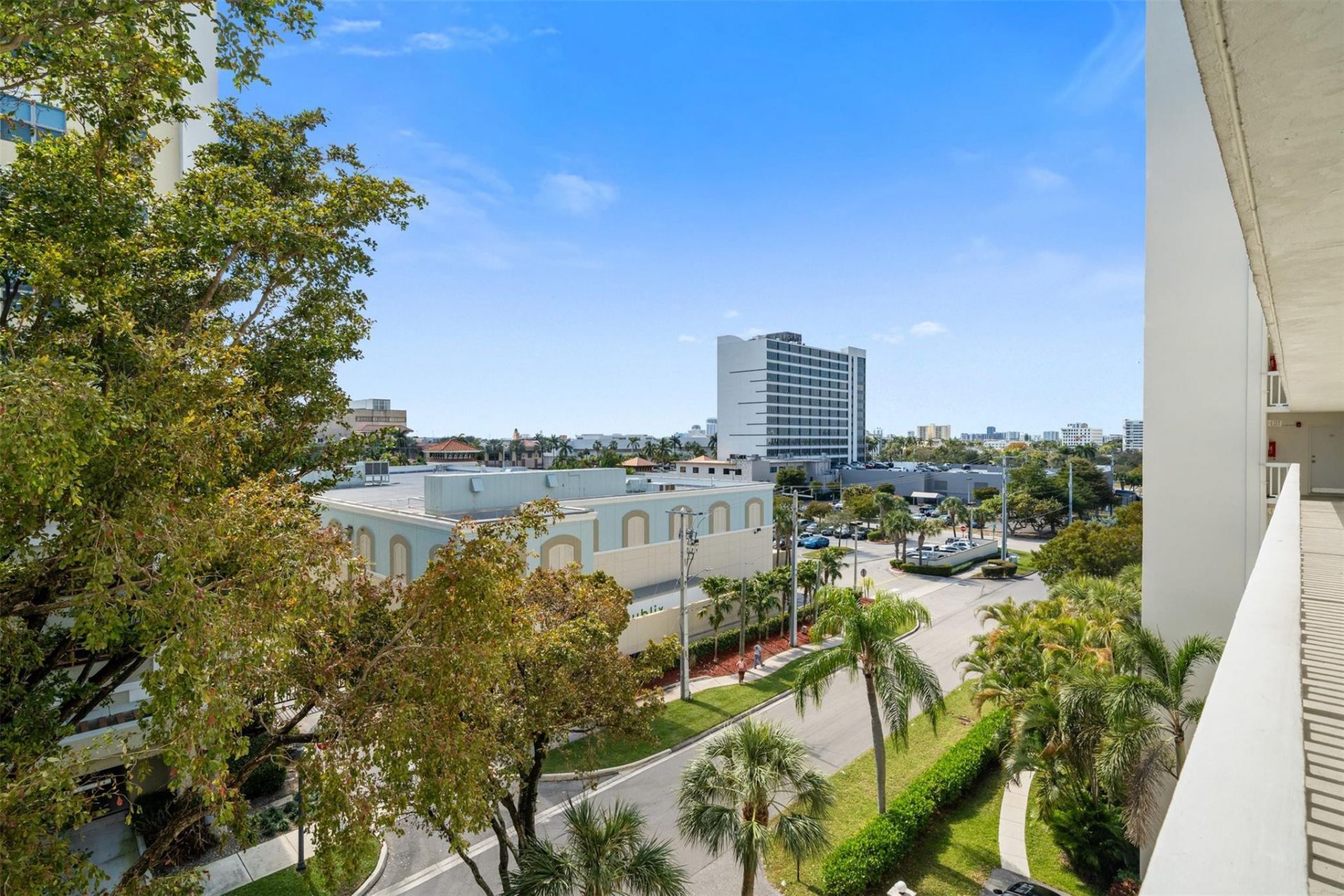 2555 NE 11th Street, Unit 606, Fort Lauderdale, FL 33304 Photo