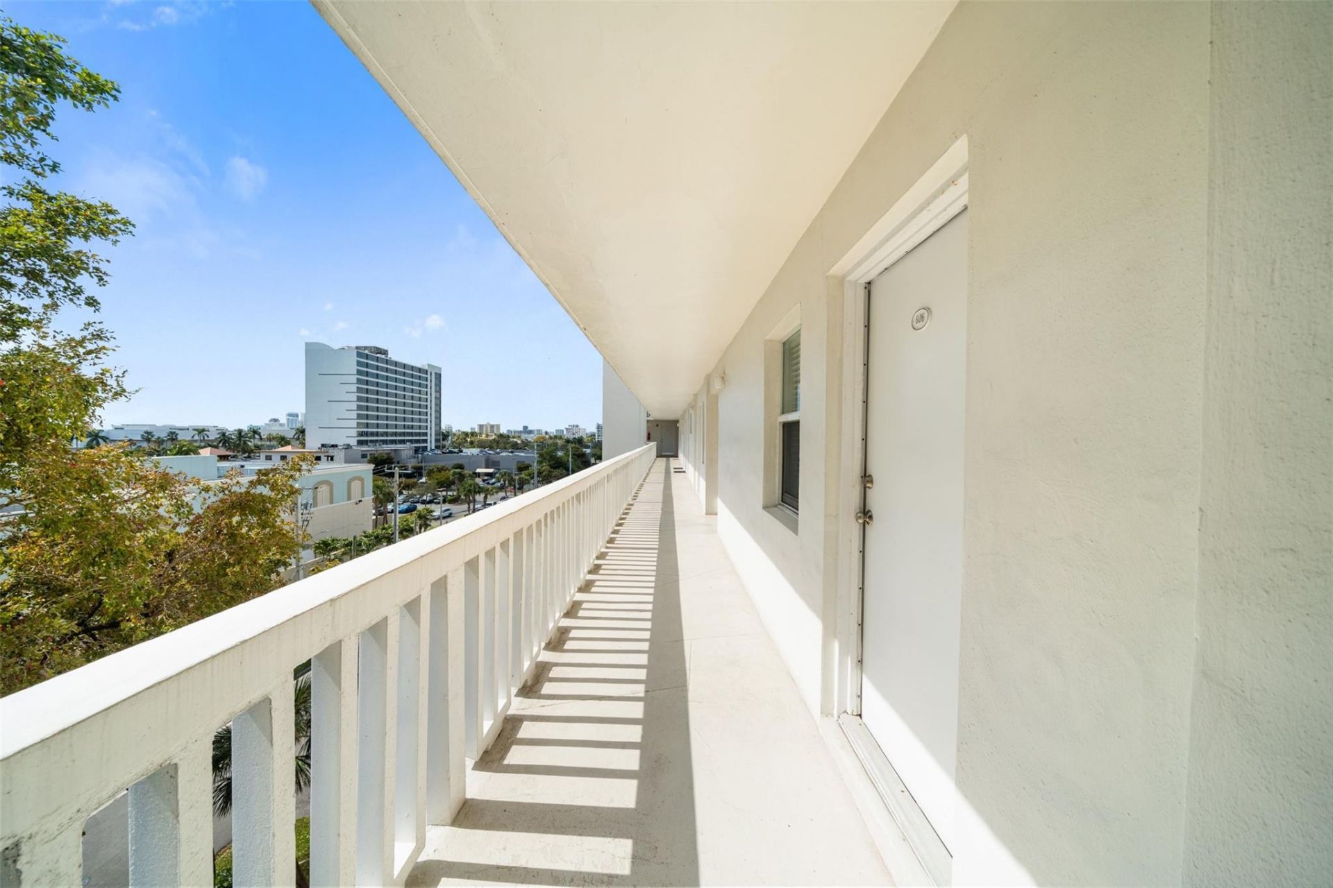 2555 NE 11th Street, Unit 606, Fort Lauderdale, FL 33304 Photo