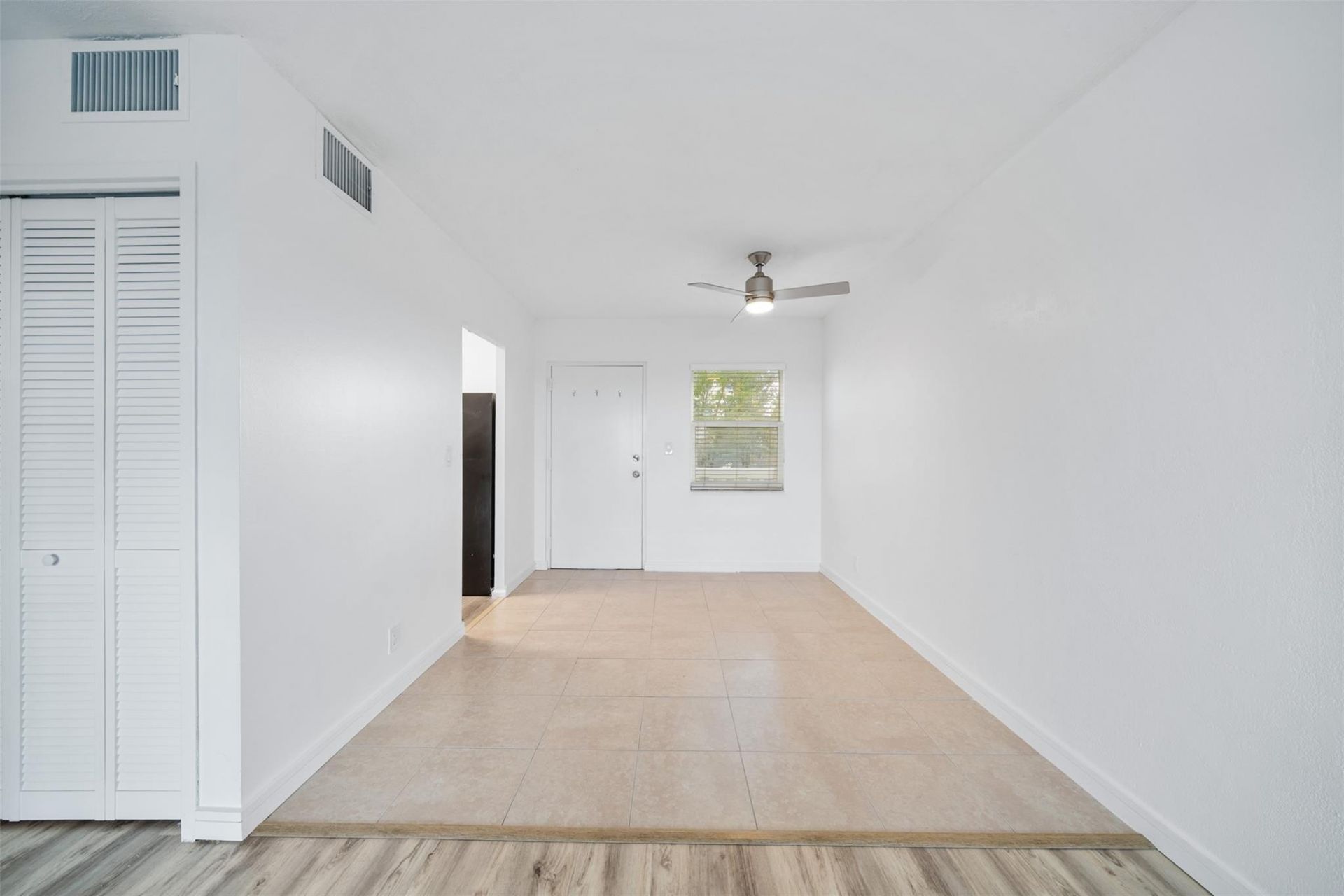 2555 NE 11th Street, Unit 606, Fort Lauderdale, FL 33304 Photo