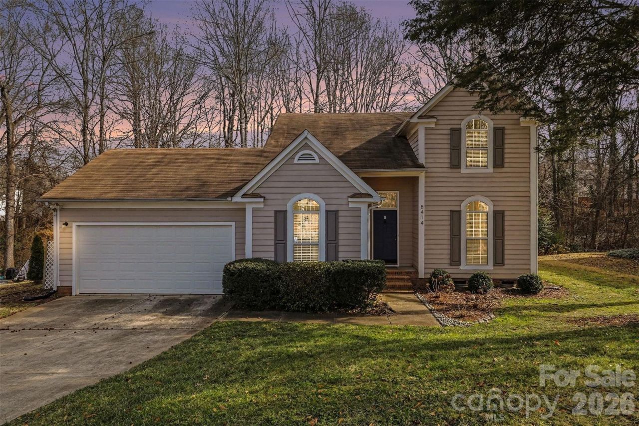 8414 Woodford Bridge Drive, Charlotte, NC 28216 Main Photo