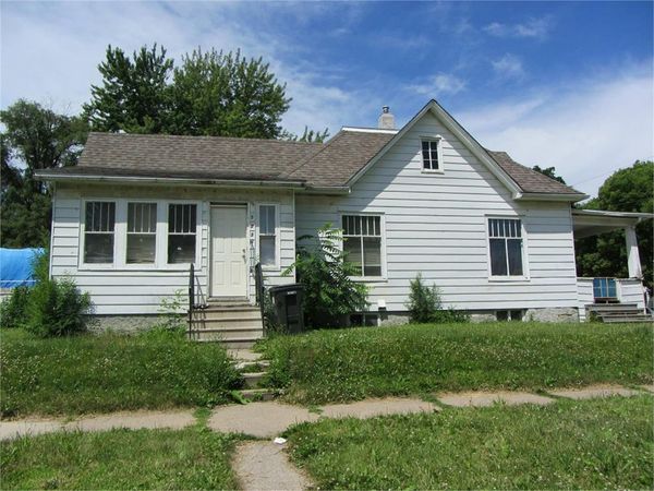 523 Columbia St , Waterloo, IA 50703