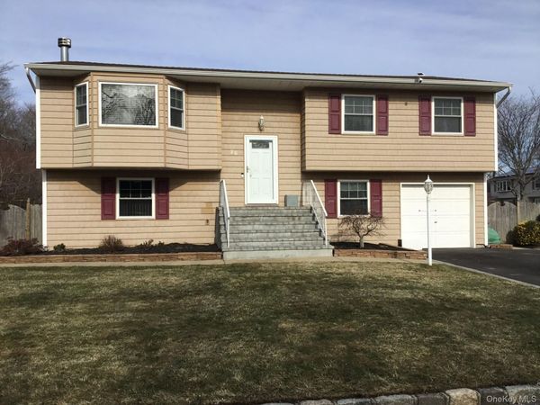 26 Charles Circle, Islip, NY 11751