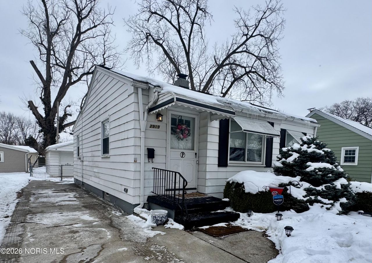 2919 Lutaway Drive, Toledo, OH 43614 Main Photo