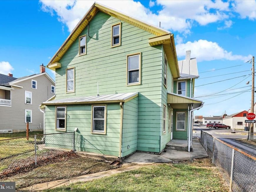 23 N Front Street, Womelsdorf, PA 19567 Main Photo