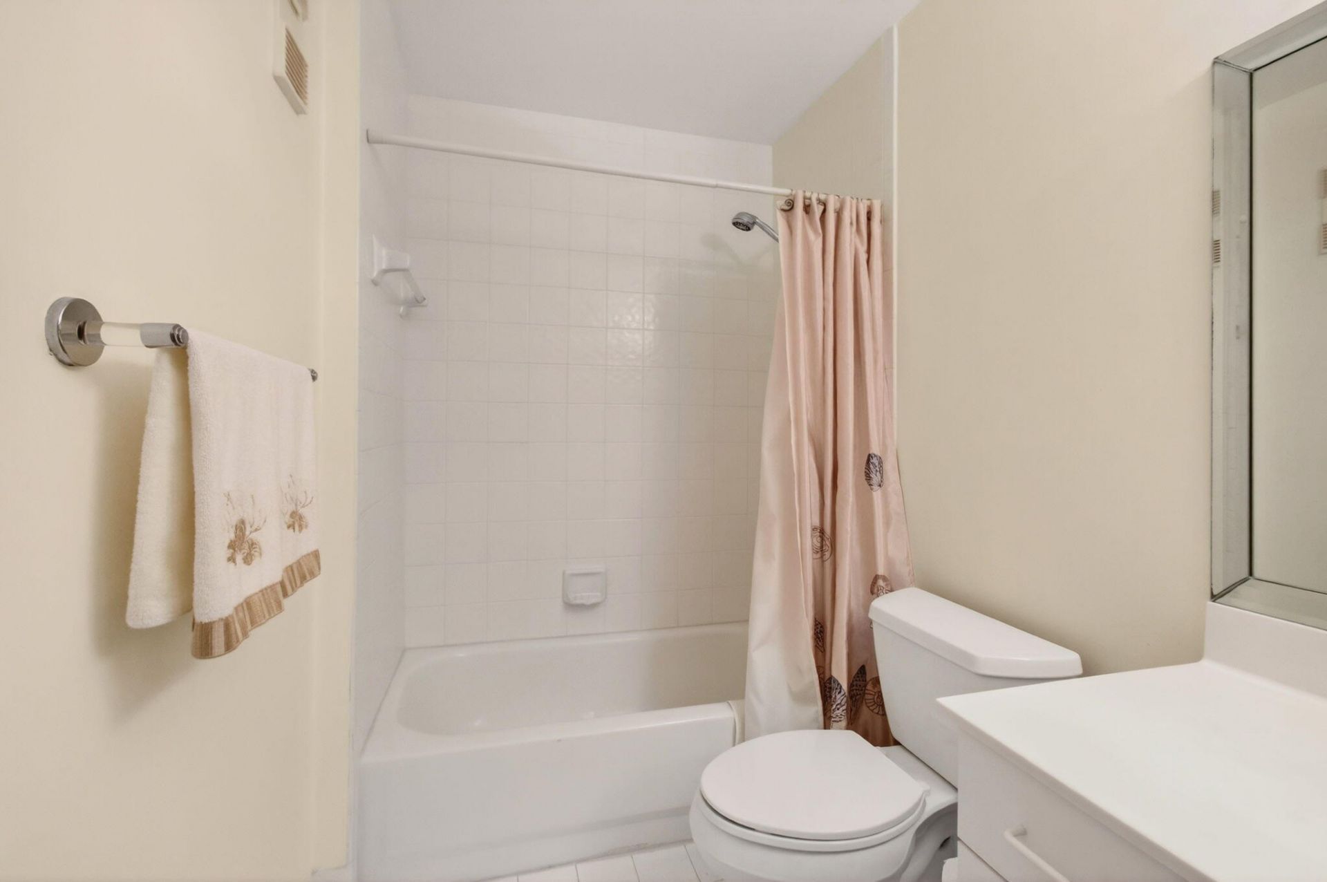 5876 Regal Glen Drive, Unit 203, Boynton Beach, FL 33437 Photo