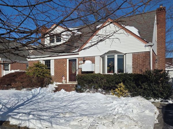912 Oaks Drive, Franklin Square, NY 11010