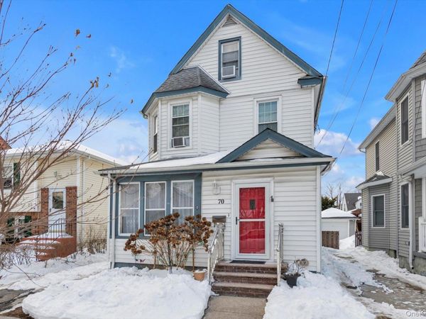 70 Hinsdale Avenue , Floral Park, NY 11001