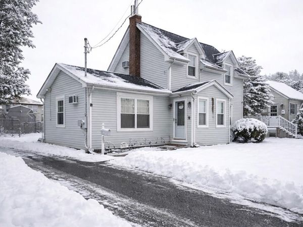 131 E Alhambra Avenue, Lindenhurst, NY 11757