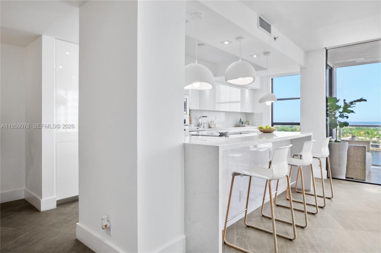 20281 E Country Club Dr , Unit 808, Aventura, FL 33180 Photo