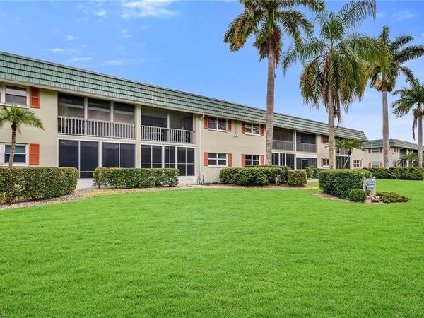 200 Valley Stream DR, Unit 3B, NAPLES, FL 34113