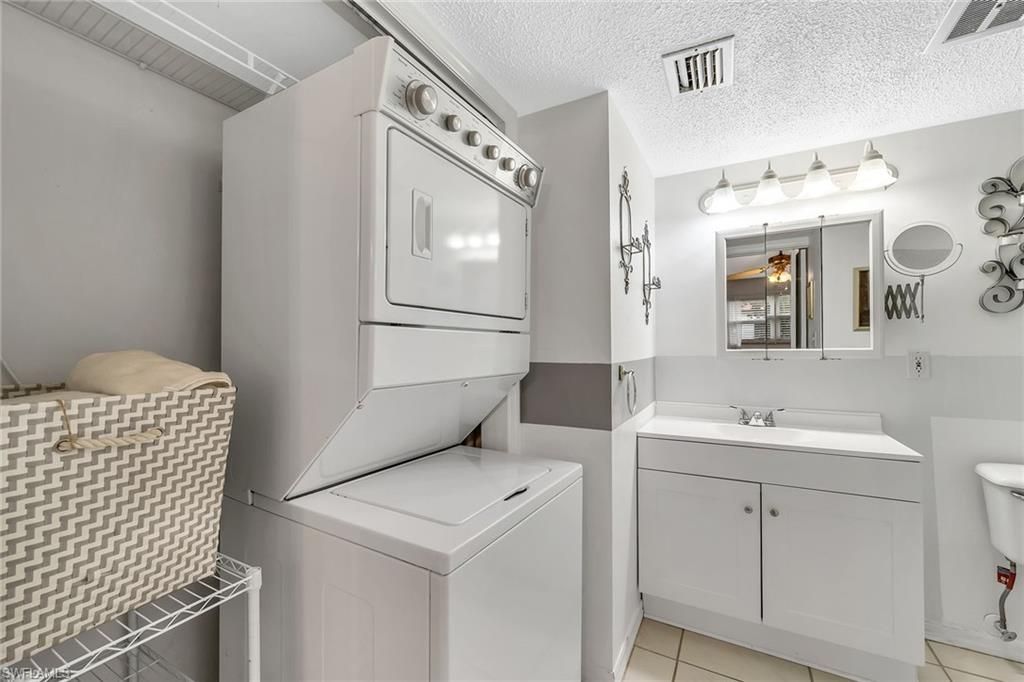 200 Valley Stream Dr, Unit 3B, Naples, FL 34113 Photo