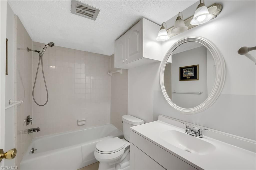 200 Valley Stream Dr, Unit 3B, Naples, FL 34113 Photo