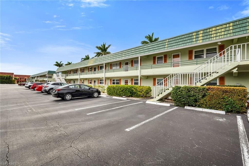 200 Valley Stream Dr, Unit 3B, Naples, FL 34113 Photo
