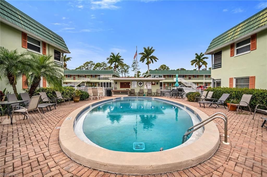 200 Valley Stream Dr, Unit 3B, Naples, FL 34113 Photo