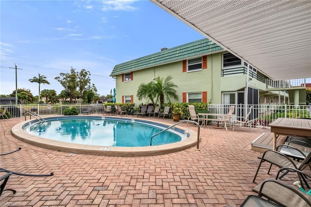 200 Valley Stream Dr, Unit 3B, Naples, FL 34113 Photo