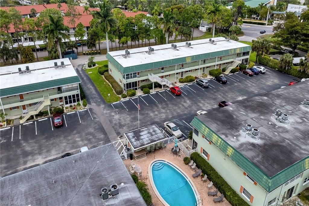 200 Valley Stream Dr, Unit 3B, Naples, FL 34113 Photo