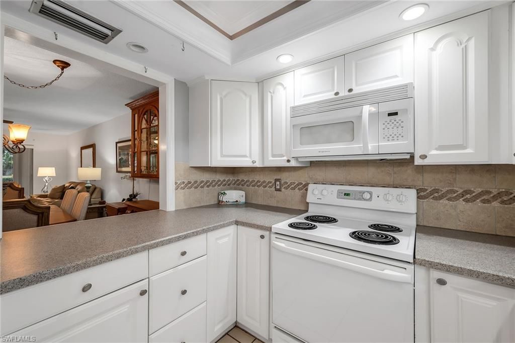 200 Valley Stream Dr, Unit 3B, Naples, FL 34113 Photo