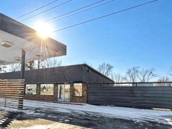 918 W Main Street , Hulbert, OK 74441