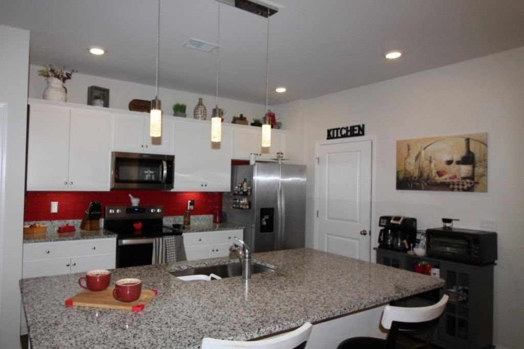 1061 Sennema Circle Photo 5