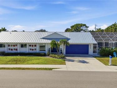 595 109th AVE N, NAPLES, FL 34108