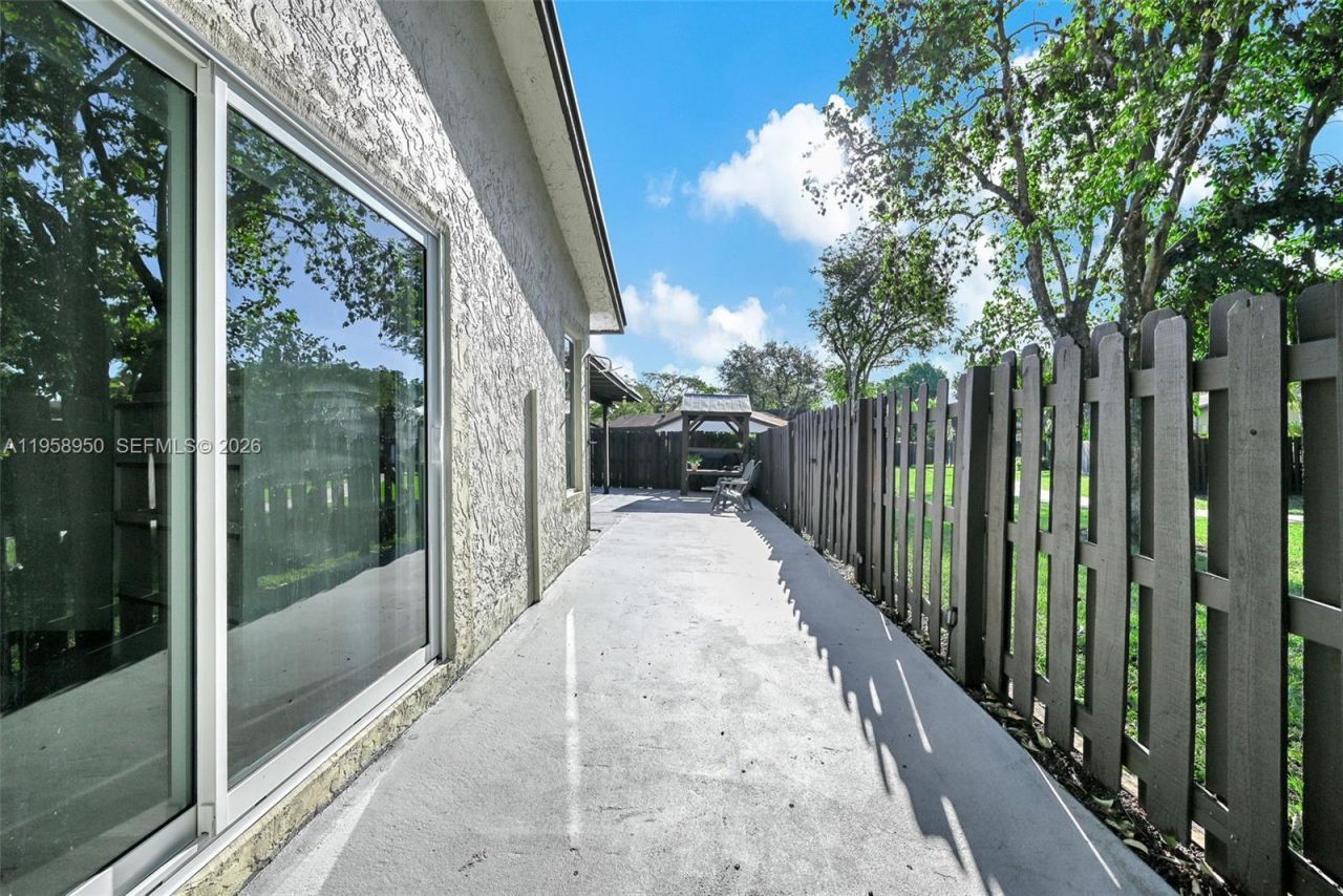 13416 SW 108th St Cir N, Miami, FL 33186 Photo