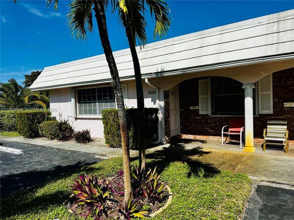 2601 NE 32nd St, Unit 2, Fort Lauderdale, FL 33306