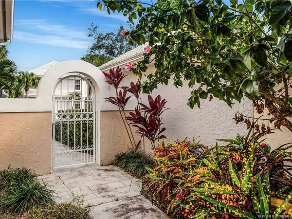 58 Windsor Lane, Palm Beach Gardens, FL 33418