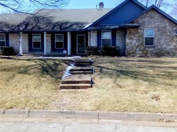 2800 Hedgeway Drive, Arlington, TX 76016