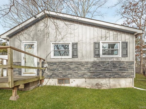 7 1st Street, Nesconset, NY 11767