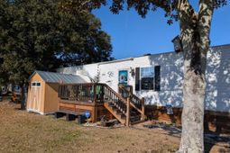 3 Poolside Dr. photo 4